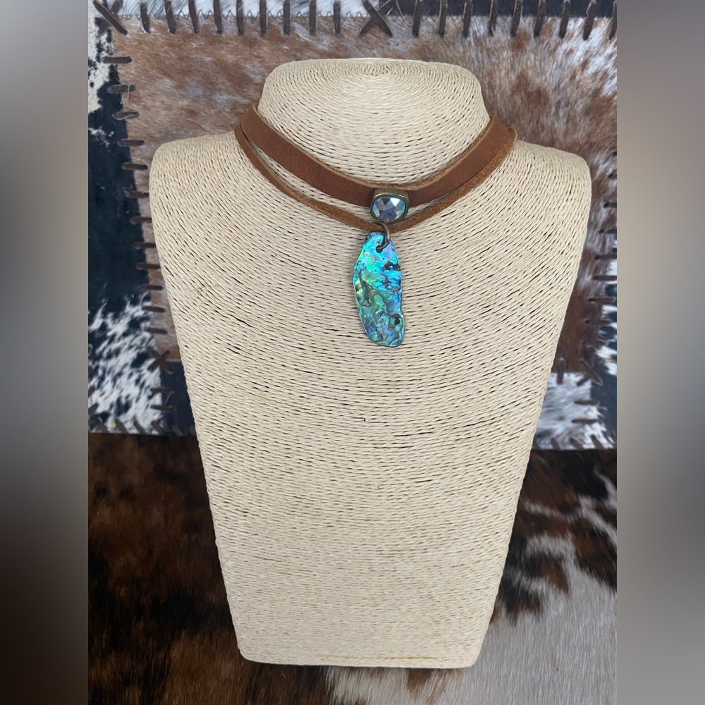 NWOT LEATHEROCK Leather Rhinestone Abalone Charm Double Adjustable Choker